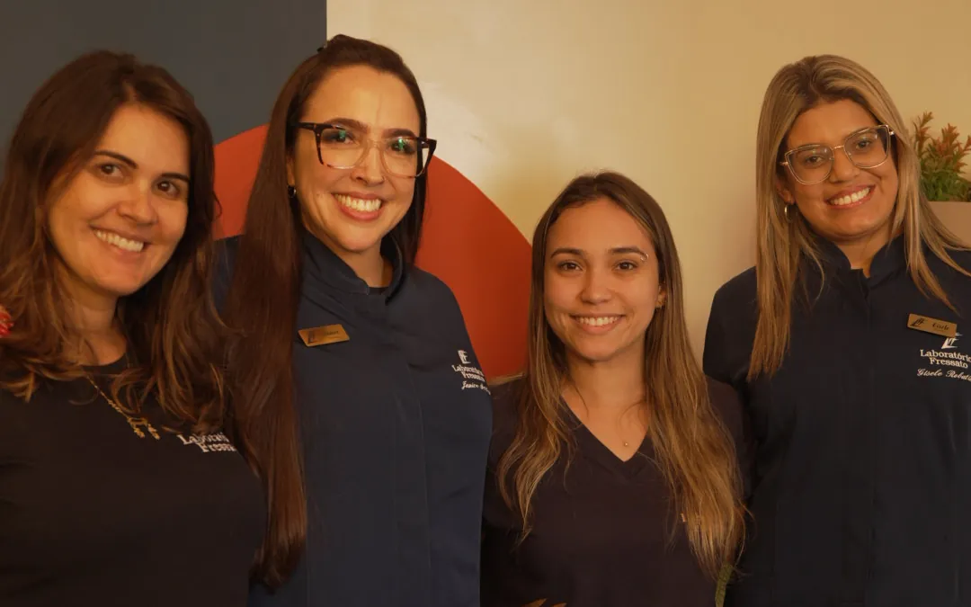 Equipe do Laboratório Fressato reunida na recepção